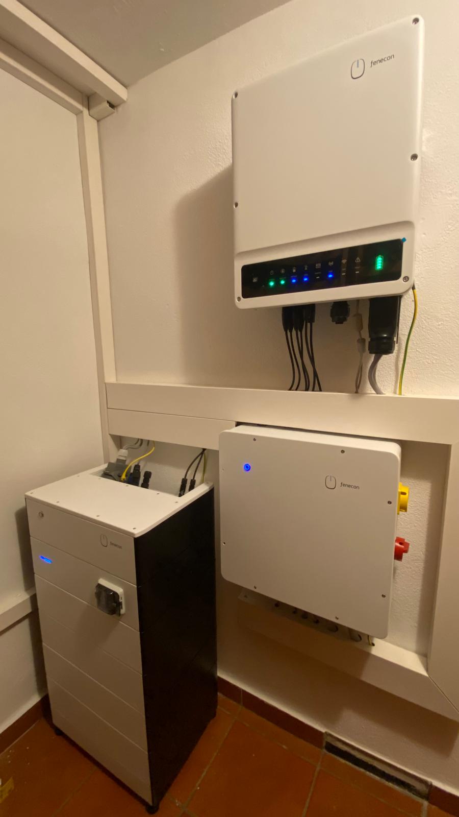 Moderne Wechselrichter mit Batterie-Management-System – für maximale Eigenverbrauchsquote und intelligente Stromspeicherung.